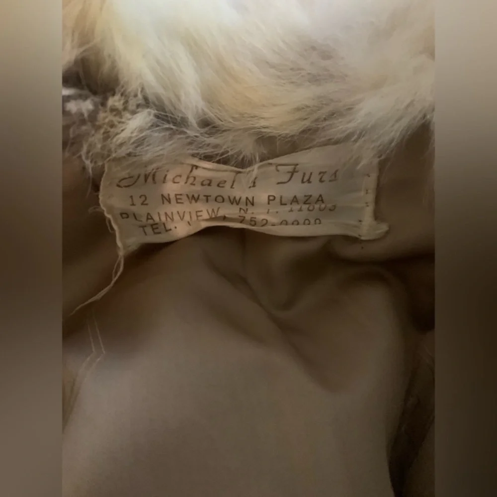 Luxurious Fur full length Coat - Picture 10 of 12